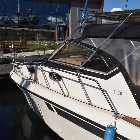 Stamas Yacht 보트호텔